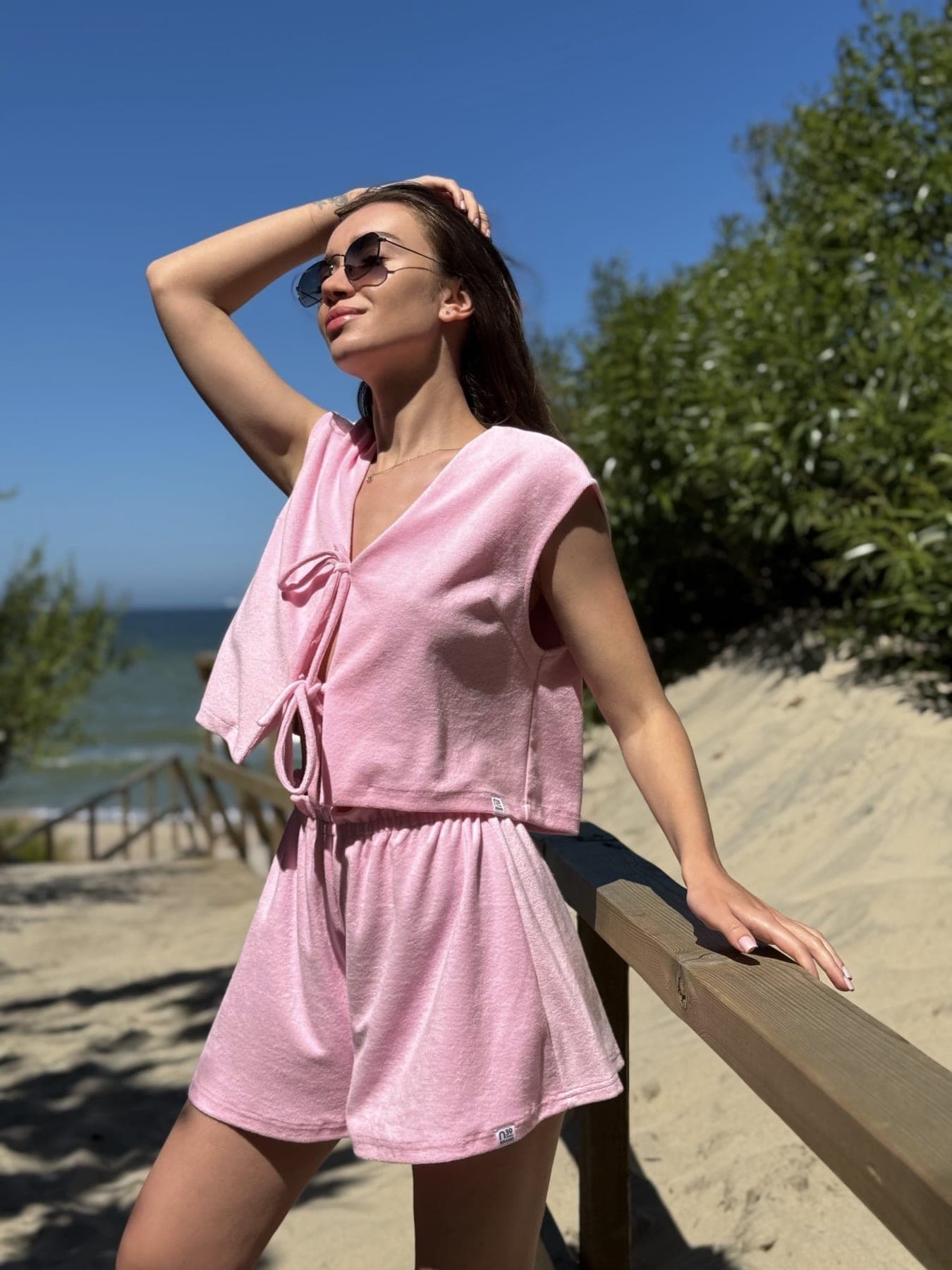 Жилетка на завязках махра розовая